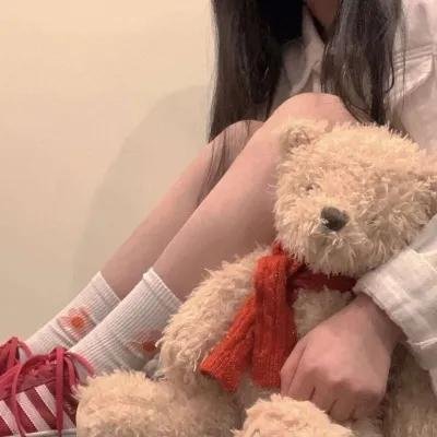 皎若云间月